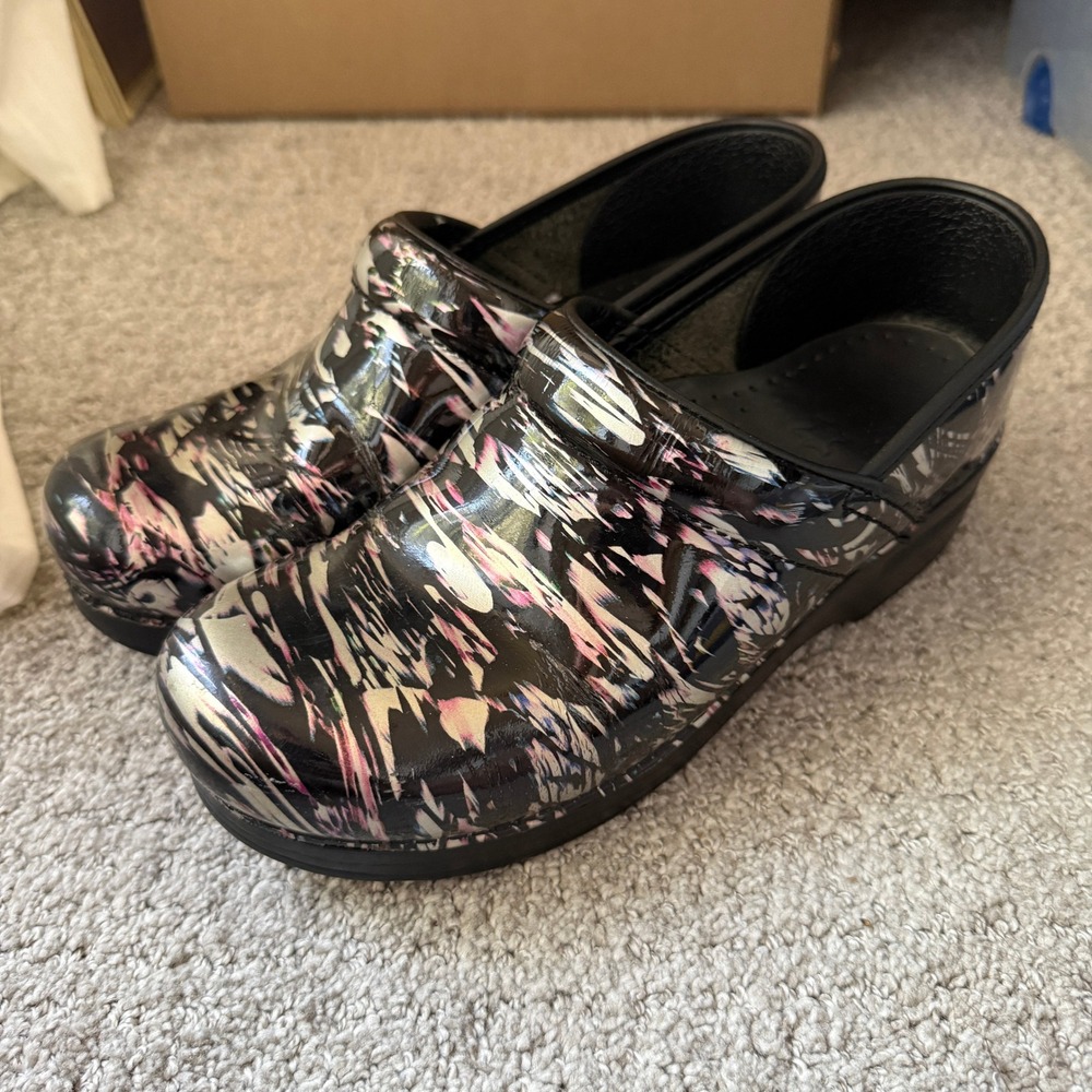 Dansko Professional Metallic Waves Patent Leather Clogs 38 Ergonomic Comfort